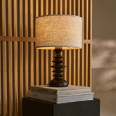 Bodhi donkerbruine houten lamp met beige lampenkap – elegante verlichting voor elke kamer