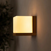 Lizzy lichtbruine vierkant oplaadbare houten wandlamp - draadloze, dimbare en stijlvolle verlichting