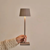 William Koala Brown oplaadbare ijzeren tafellamp – dimbaar, opladen via USB-C, batterijduur van 120 uur