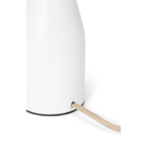 Jape witte metalen tafellamp – tijdloos design, warm licht en elegante stijl