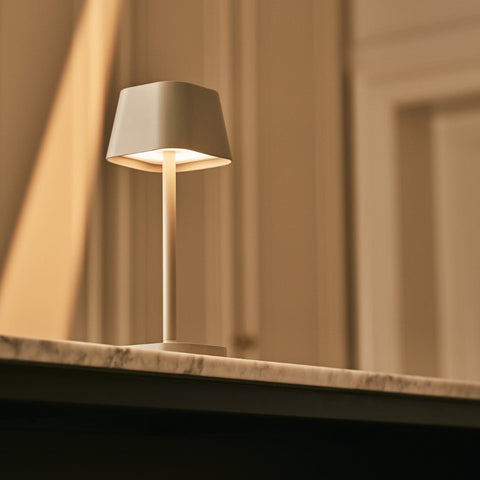 Ava Shadow Gray - Oplaadbare tafellamp | Stijlvol, draadloos en dimbaar