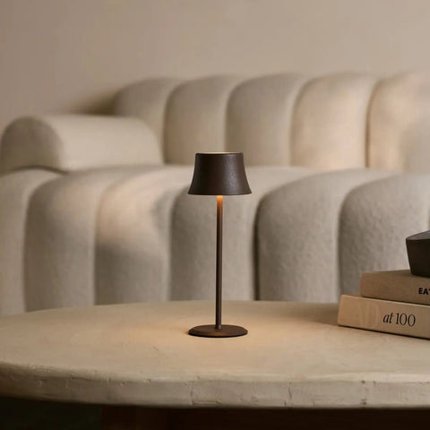 Willy Mini Mocha Brown oplaadbare tafellamp – stijlvol, dimbaar, batterijduur van 60 uur