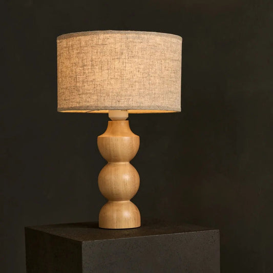 Oliver lichtbruine houten lamp met beige schaduw | Elegant geometrisch ontwerp voor uw huis