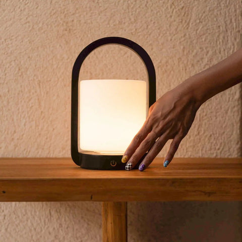 George donkerbruine houten lamp – oplaadbaar, dimbaar en draagbaar