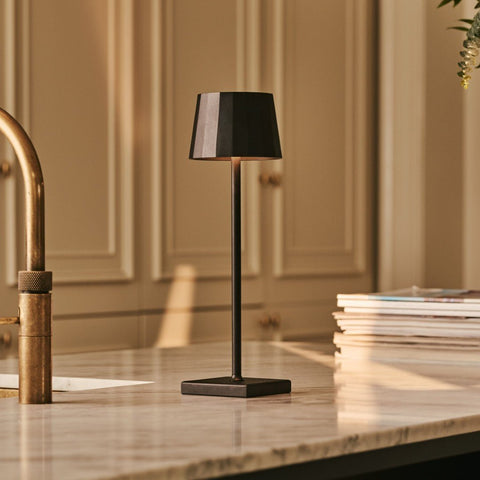 William Black oplaadbare ijzeren tafellamp – 120 uur batterij, dimbaar, opladen via USB-C
