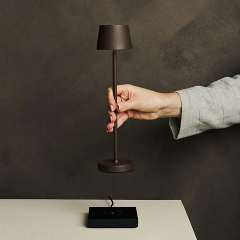 Vondel Mocha Brown oplaadbare en draadloze lamp perfect voor horeca -industrie - draadloos oplaadbaar via laadstation