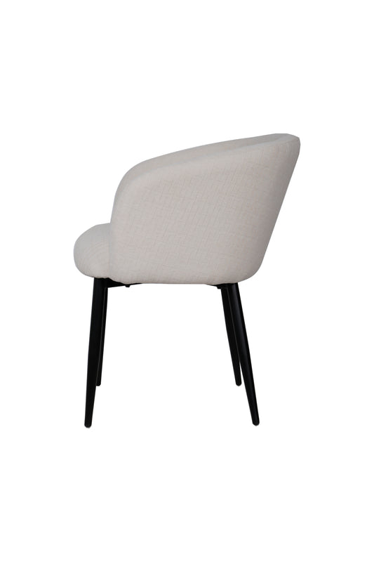 Stoel voor de eetkamer in roomkleur