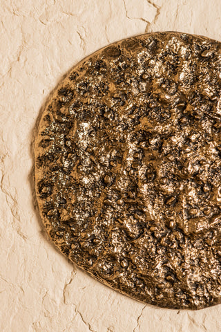 Panneau mural rond rugueux en aluminium coulé Victoire Gold