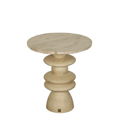Llamada Mesa auxiliar de madera de mango natural con tapa de mármol redonda.