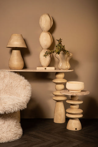 Llamada Mesa lateral de madera de mango natural con forma ovalada de mármol.
