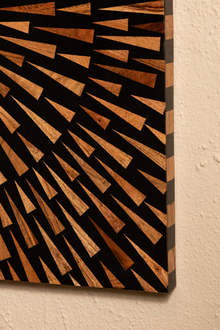 Panel de pared redondo de madera marrón Jordie con patrón.