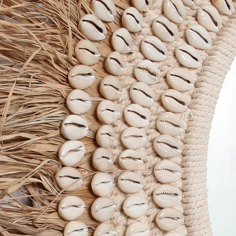 Le miroir de coquillage de vache en raphia - blanc naturel