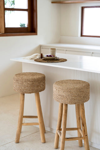 Le tabouret de bar en raphia