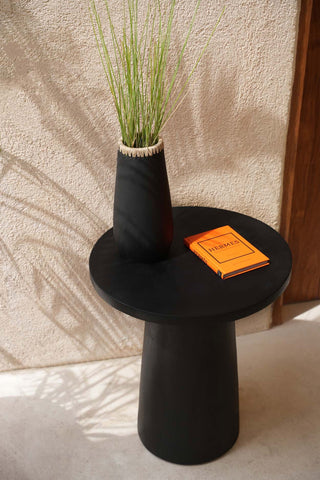 El Timber Conic Side Table - Negro - 50 a Solo.