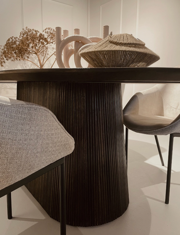 Eettafel Salvator Walnut Ovaal 300 cm Livingfurn