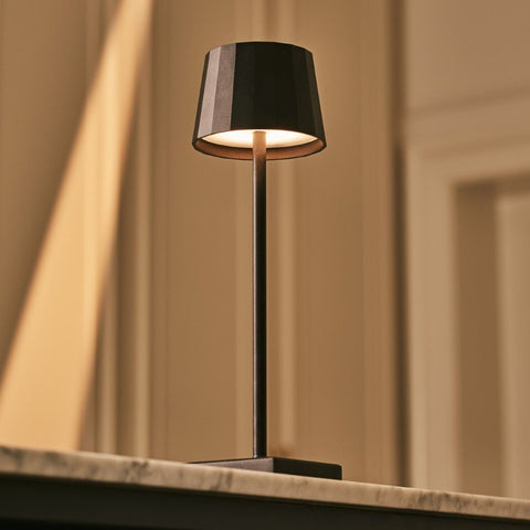 William Black oplaadbare ijzeren tafellamp – 120 uur batterij, dimbaar, opladen via USB-C