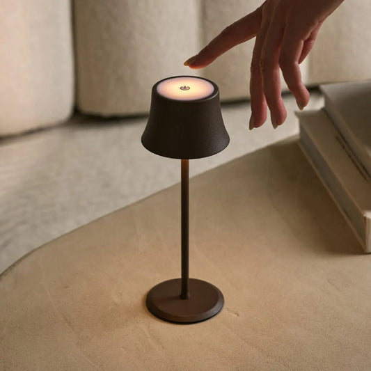 Willy Mini Mocha Brown oplaadbare tafellamp – stijlvol, dimbaar, batterijduur van 60 uur