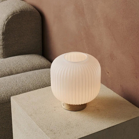 LYLA Unieke oplaadbare lamp - Frosted glas en houten basis, dimable, 3 lichte modi