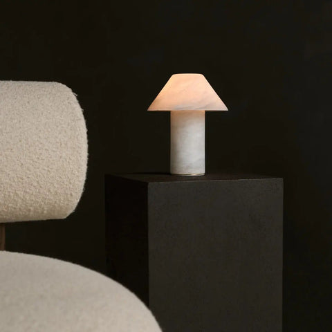 Eleonora stijlvolle albasten lamp – handgemaakt, uniek ontwerp met zachte gloed