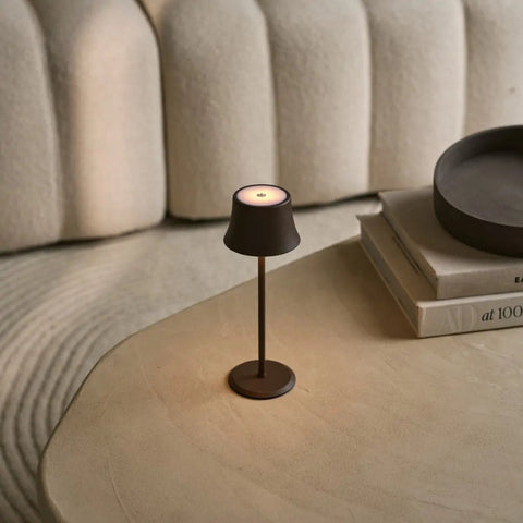 Willy Mini Mocha Brown oplaadbare tafellamp – stijlvol, dimbaar, batterijduur van 60 uur