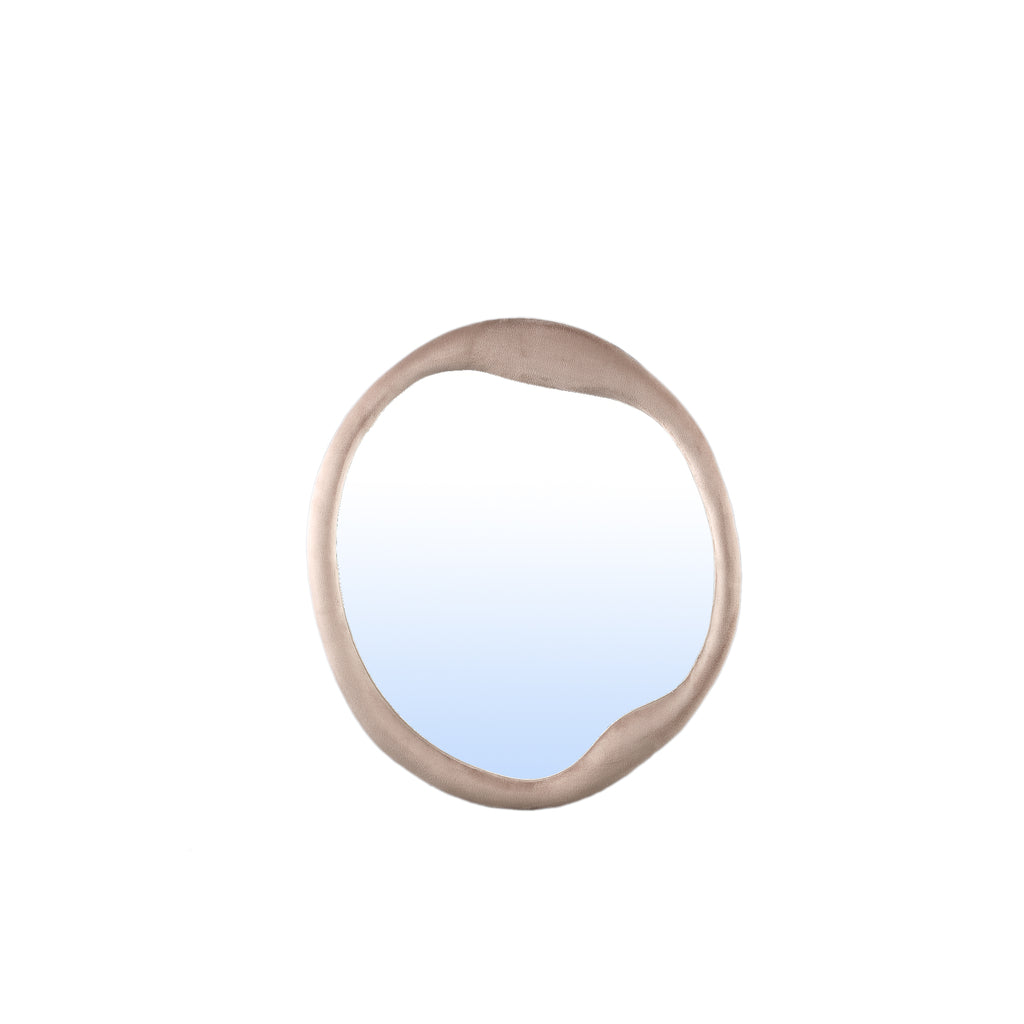 Ne soyez que miroir rond organique en velours beige.