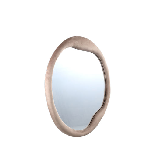 Ne soyez que miroir rond organique en velours beige.