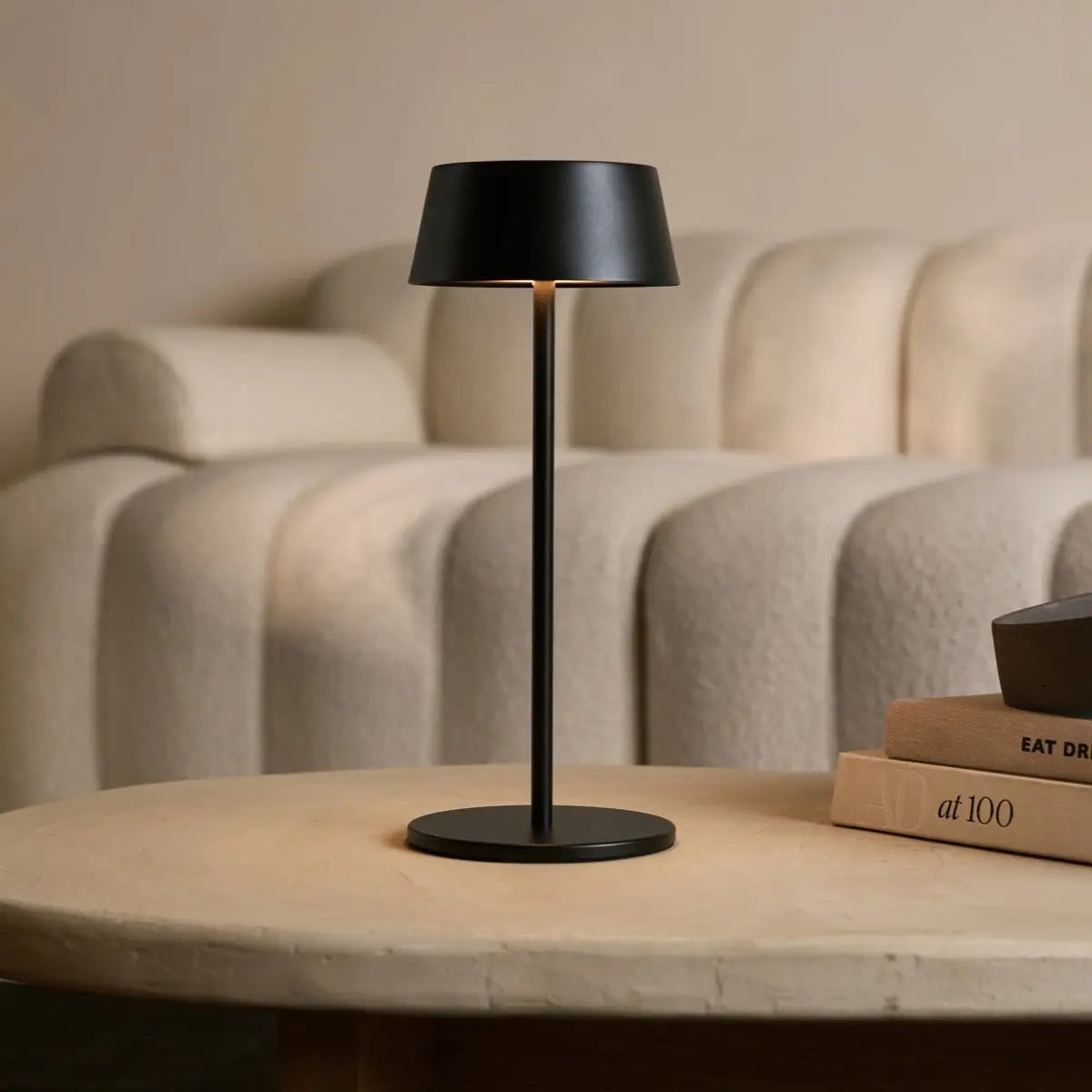 Hugo Midnight Black oplaadbare tafellamp - dimbaar, stijlvol en draadloos