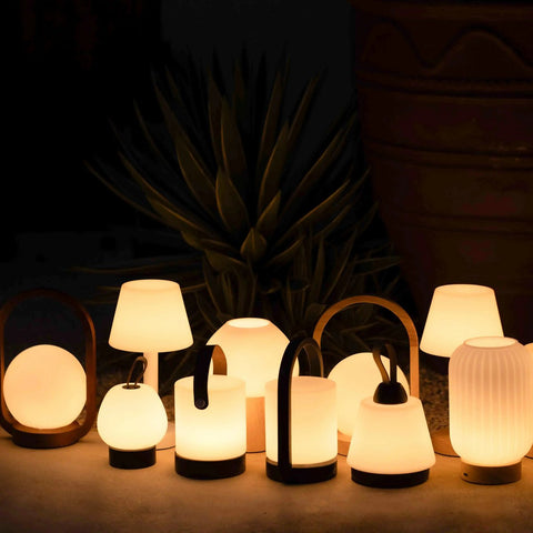 Richella lichtbruin houten en glazen wandlicht - oplaadbaar en draadloos