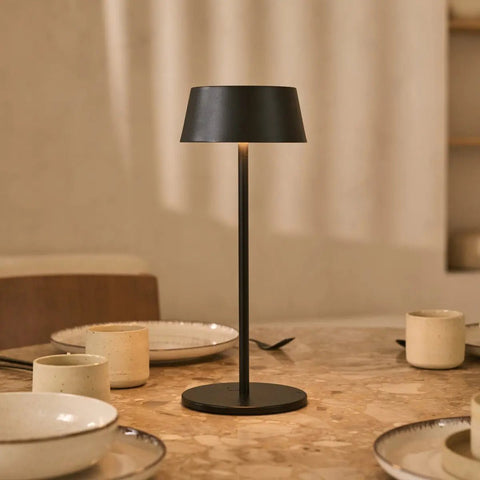 Hugo Midnight Black oplaadbare tafellamp - dimbaar, stijlvol en draadloos