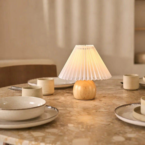 Nathalie Lichtbruine moderne en retro oplaadbare lamp l Dimbaar, hout en papier Mooie papieren kap