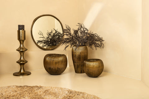 Russel Gold alu round pot low ribbed wide translates to "Only."