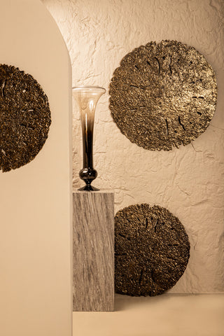 Sandee Gold casted alu wall panel sun burst M translates to "Sandee Gold fundió panel de pared de aluminio en forma de sol M" in Spanish.
