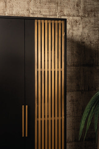 Sayan cabinet negro y dorado
