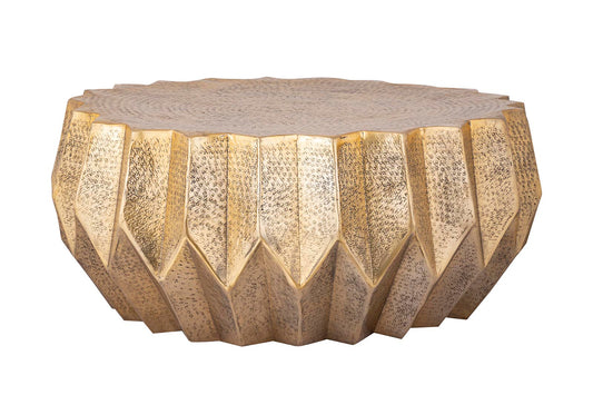 Viya Gold aluminum coffee table de baixa largura e ângulos baixos.
