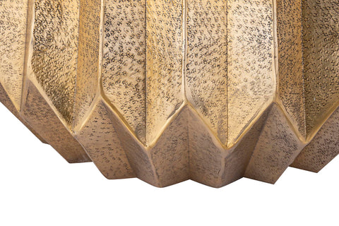 Viya Gold aluminum coffee table de baixa largura e ângulos baixos.