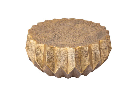 Viya Gold aluminum coffee table de baixa largura e ângulos baixos.